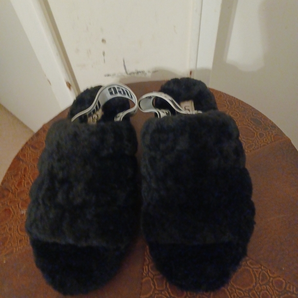 Ugg slippers - Picture 2 of 6
